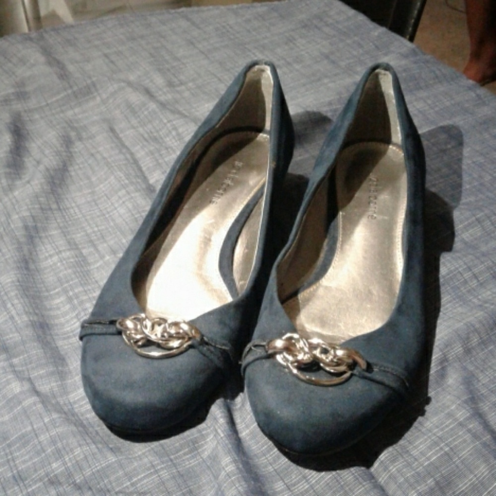 Liz Claiborne flats blue suede